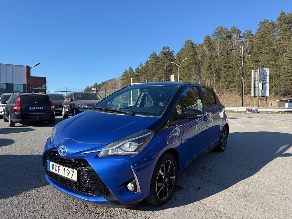 Toyota Yaris Hybrid e-CVT 101hk Selection Kamera Nybesiktigad Euro 6