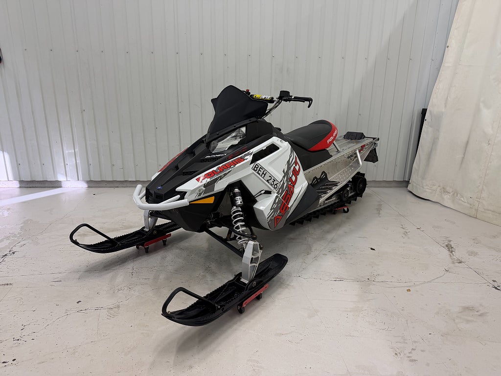 Polaris Switchback 600 Assault 144" Låga mil 