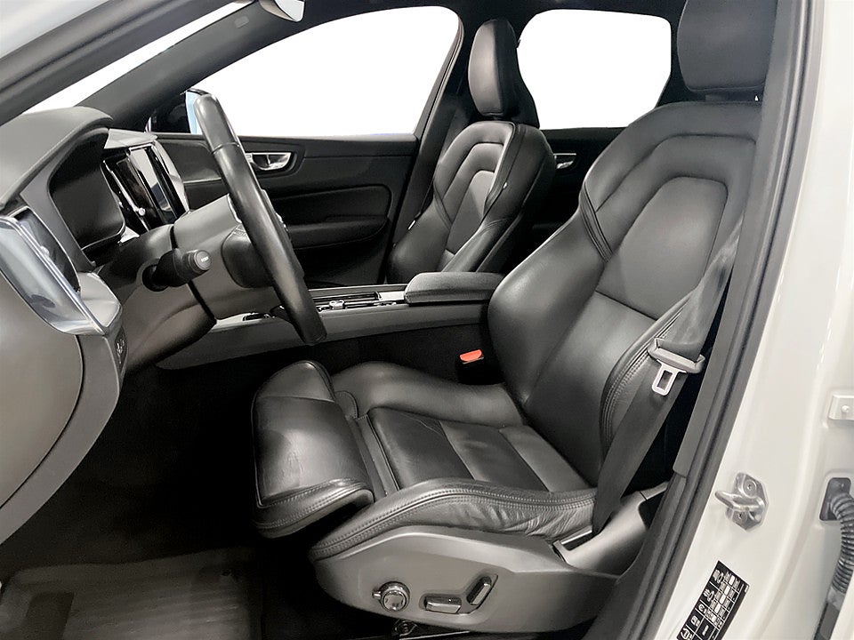Bild på Volvo XC60 R-Design Recharge T8 Geartronic 392hk AWD 360° PANO H/K