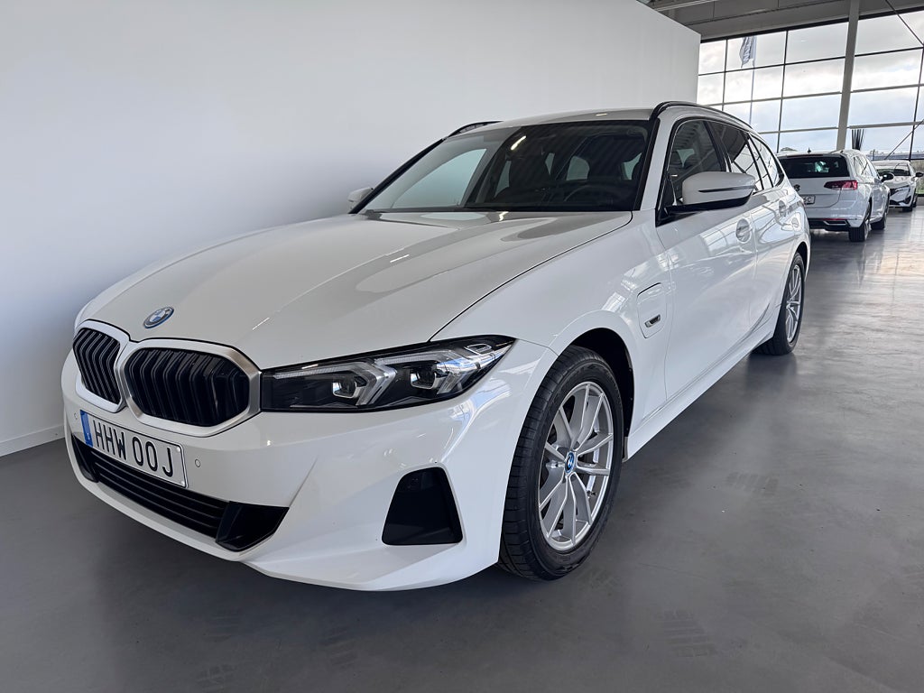 BMW 330e xDrive Touring Steptronic | Drag | Navi | Moms