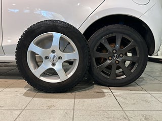 Mazda 2 5-dörrar 1.3 MZR Farthållare Motorvärmare S/V-hjul – bild 17