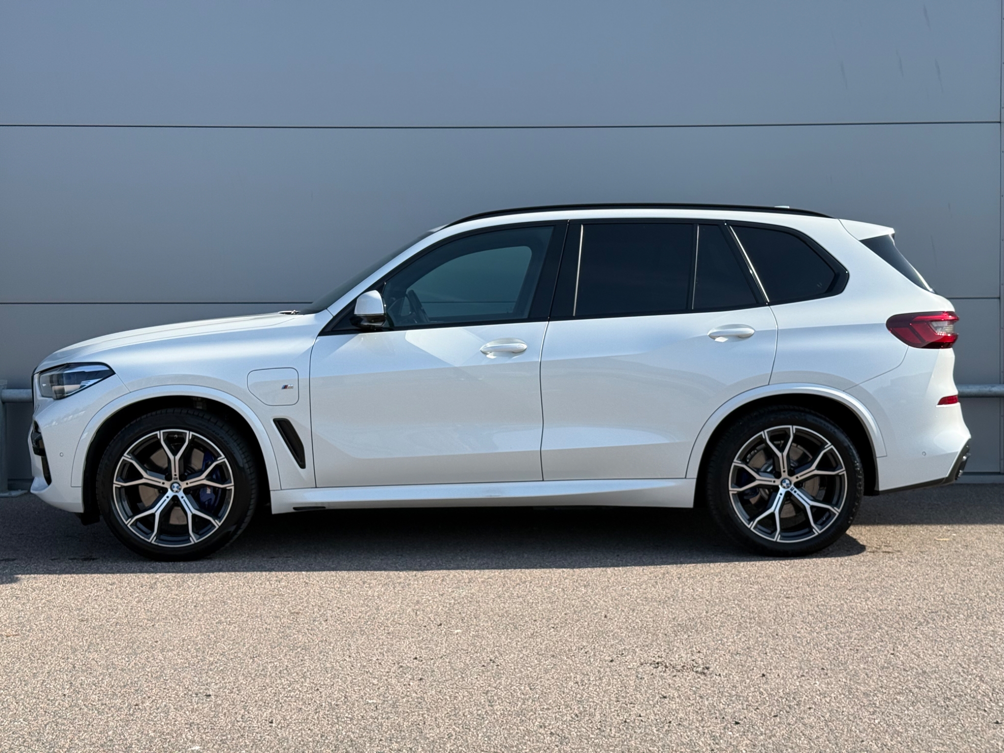BMW X5 xDrive45e M sport / B&W 2021, photo 2/10