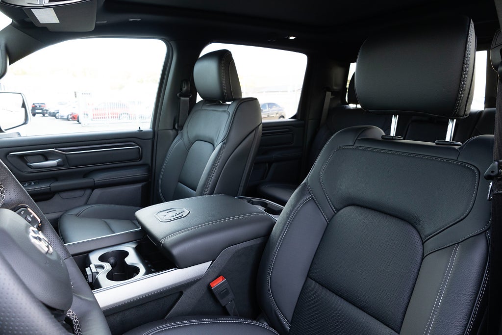 Dodge RAM 1500 5.7 HEMI V8 Night Edition 401 HK Panorama OMG LEV!