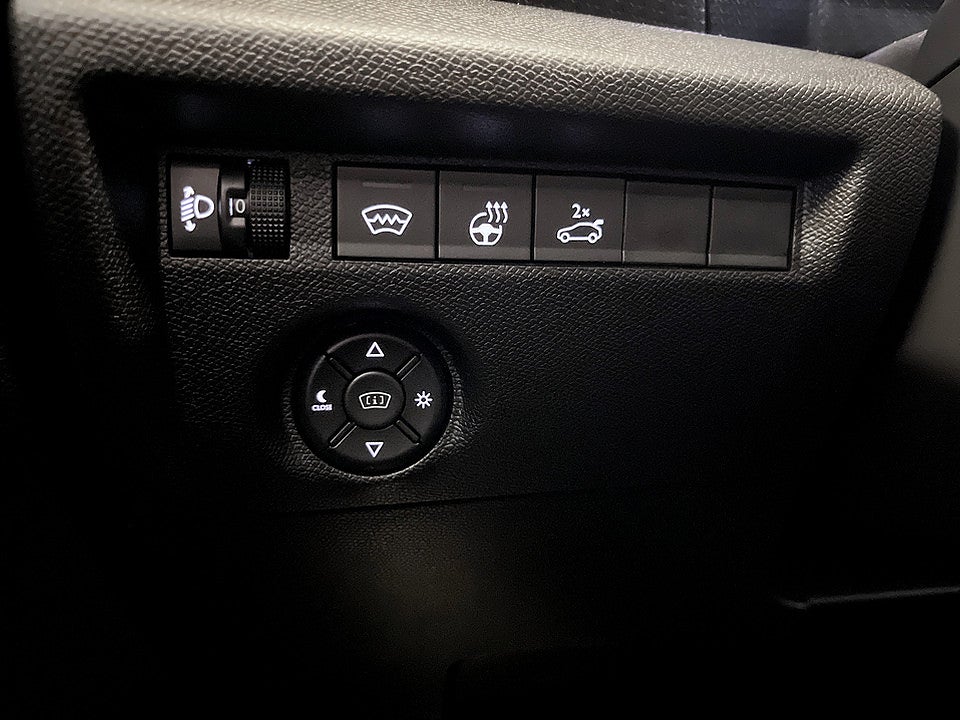 Bild på Citroën C4-X Shine 1.2 PT 130hk Aut B-KAMERA RATTVÄRME