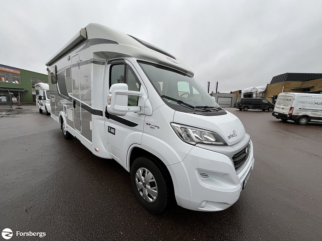 Carado T 449 - Queen bed / 3500 kg