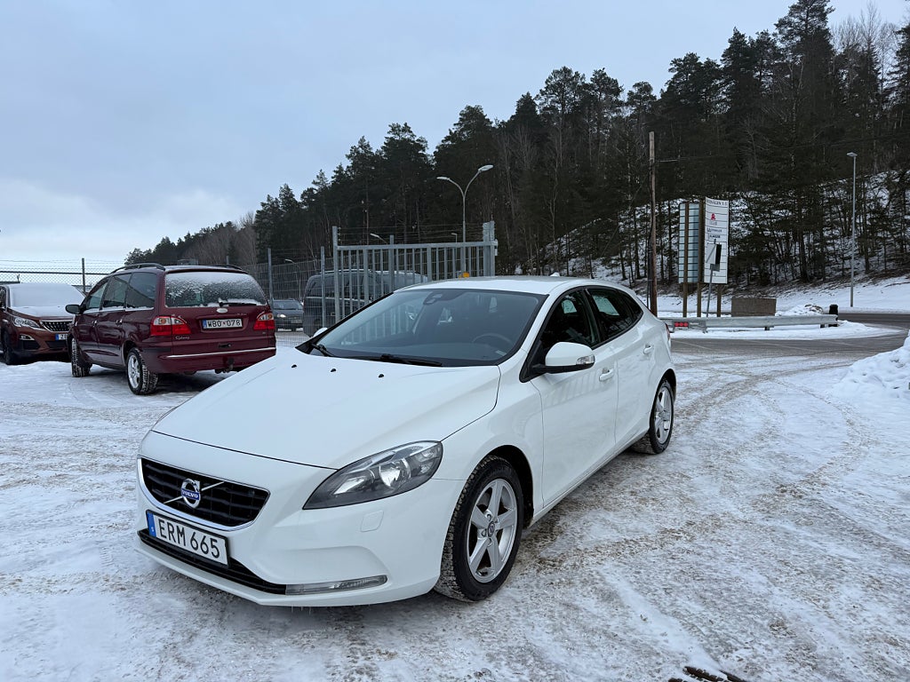 Volvo V40 T2 120hk Dragkrok Kamrem bytt Välservad Välvårdad
