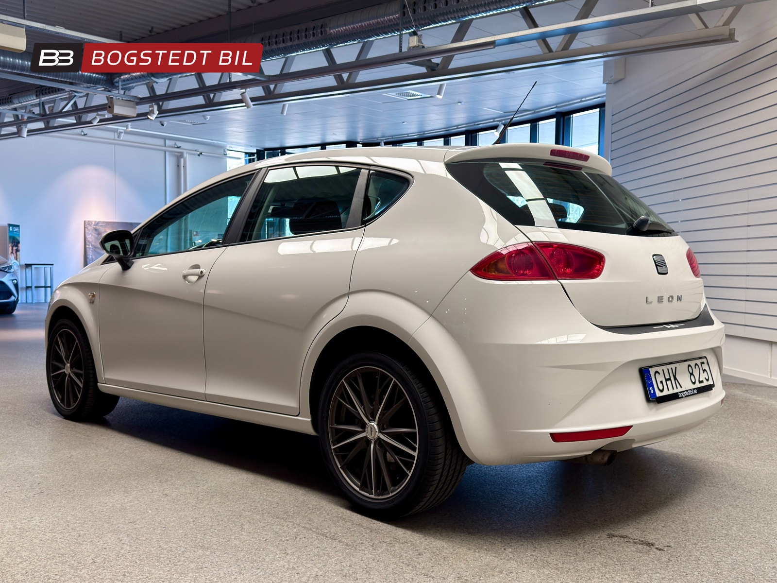 Seat Leon 1.2 TSI Style 105 hk | Fullservad 2011 - miniatyr 5