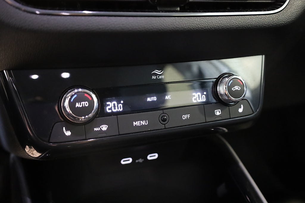 Skoda Fabia 1.0 TSI AUT Style CarPlay PDC Rattvärme Kamera 2023
