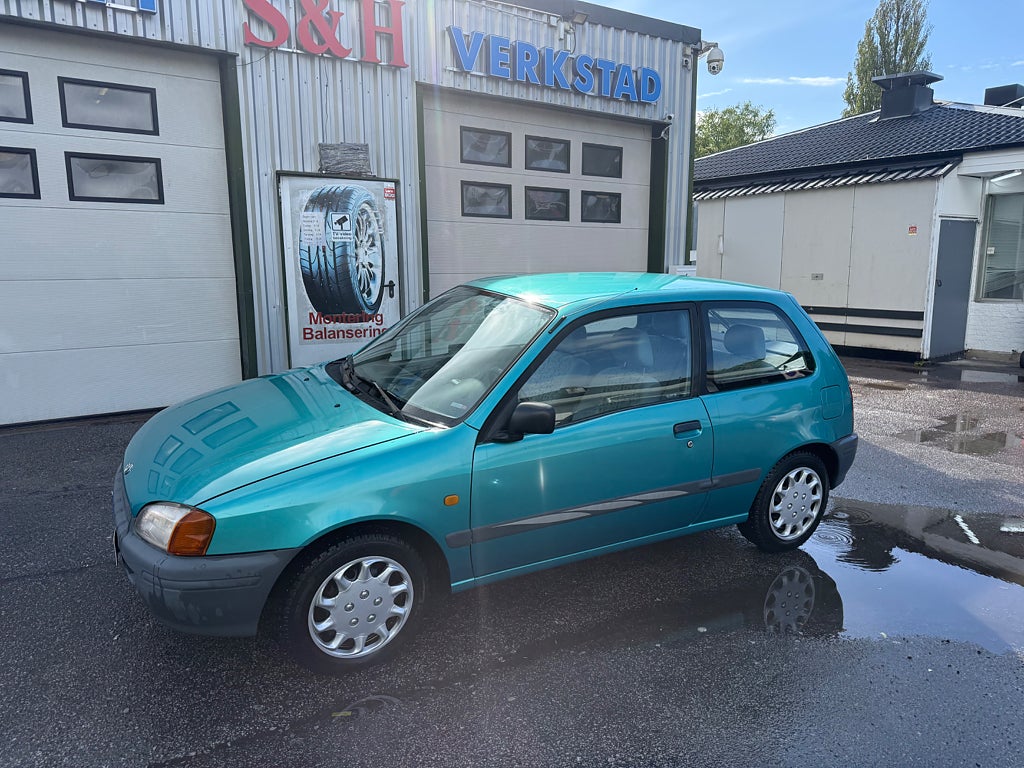 Toyota Starlet    3-dörrar 1.3,         NY KAMEM    ,    NY VATTENPUMP