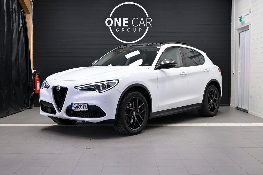 Alfa Romeo Stelvio 2.0 Turbo 16V Q4 MOMS Black Tech Pano H/K Kamera 280HK