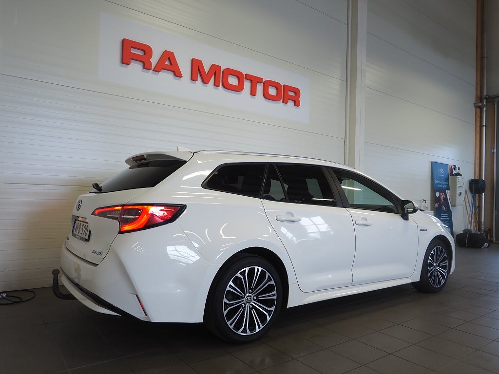 Toyota Corolla Touring Sports Hybrid e-CVT Style Drag M-Värmare Kamera 2019