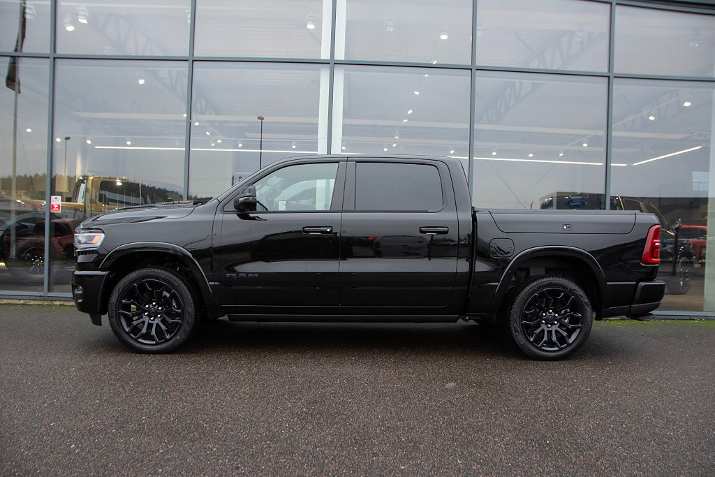 Dodge RAM 1500 Limited Rambox Night 548 hk / Ebony Red Interiör
