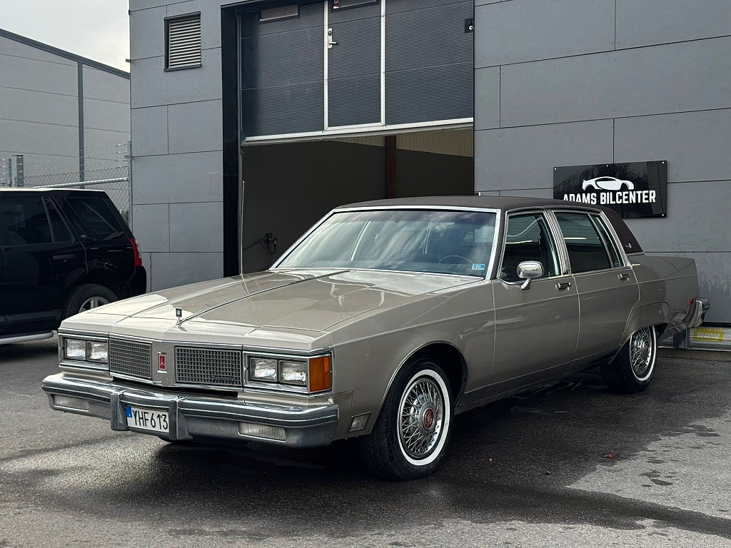 Oldsmobile Ninety-Eight Regency Brougham 5.0 V8 Hydra-Matic/NYBES