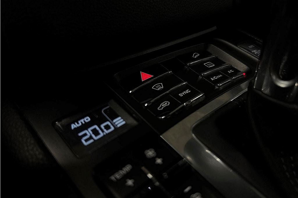 Porsche Macan Turbo 400hk PDK Sport, Pano, Navi, 360
