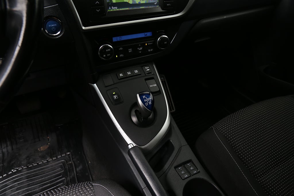 Toyota Auris Touring Sports Hybrid e-CVT Edition 50 Motorvärmare 2014