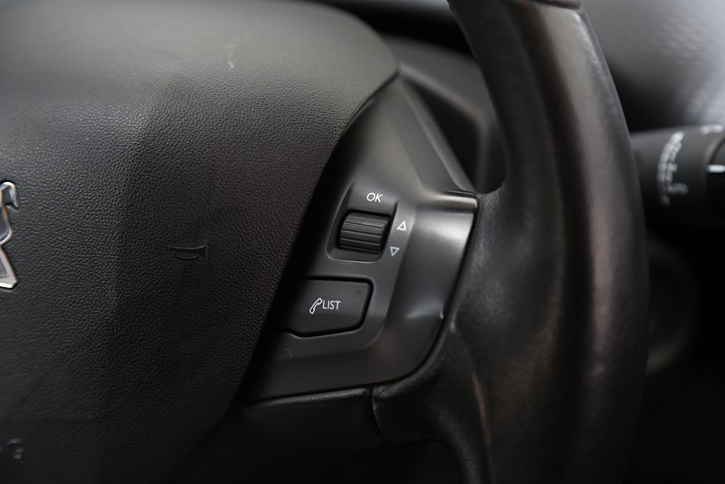 Peugeot 208 1,2 PureTech 82hk Style 5-dörrar P-sensorer Nybesikt 2016