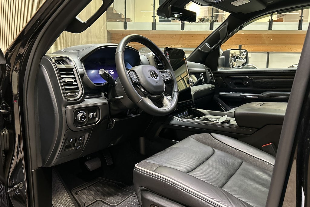 Dodge RAM 1500 Limited Night Rambox delad lucka 540hk lågskatt