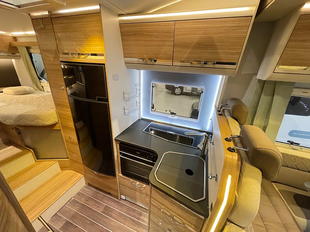 Adria Matrix Supreme 687 SL /ALDE/Solcell/Taksäng/Kedja/5 bältad/  - Adria