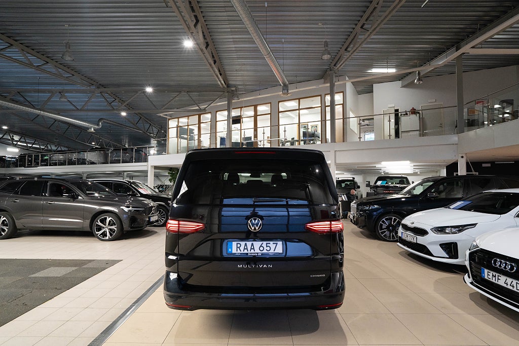 Volkswagen Multivan eHybrid 7-sits LÅNG L2 EL-DÖRRAR DRAG KAMERA B-VÄRMARE