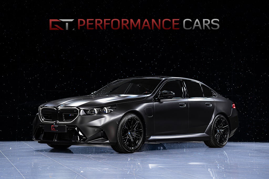 BMW M5 G90 MOMS Keramiska Frozen Grey Matt Carbon B&W 3.99%