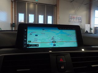 Sedan BMW 330e 21 av 22