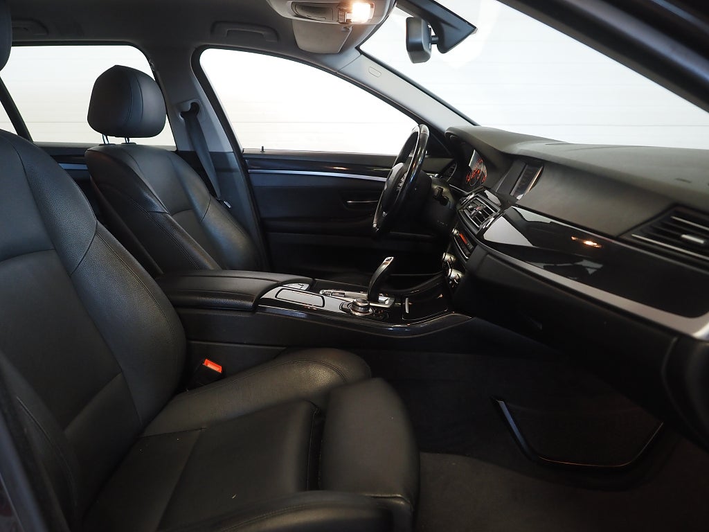 BMW 520d xDrive 190hk Touring Steptronic |Drag|D-värm|Skinn| 2016