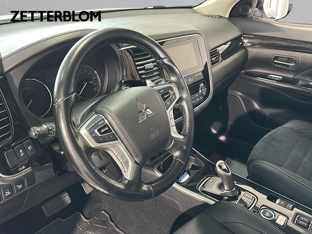 SUV Mitsubishi Outlander 8 av 14