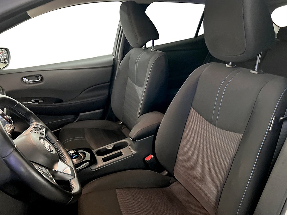Bild på Nissan Leaf N-Connecta 5D 39kWh 150hk Aut P-SENSORER NAVI