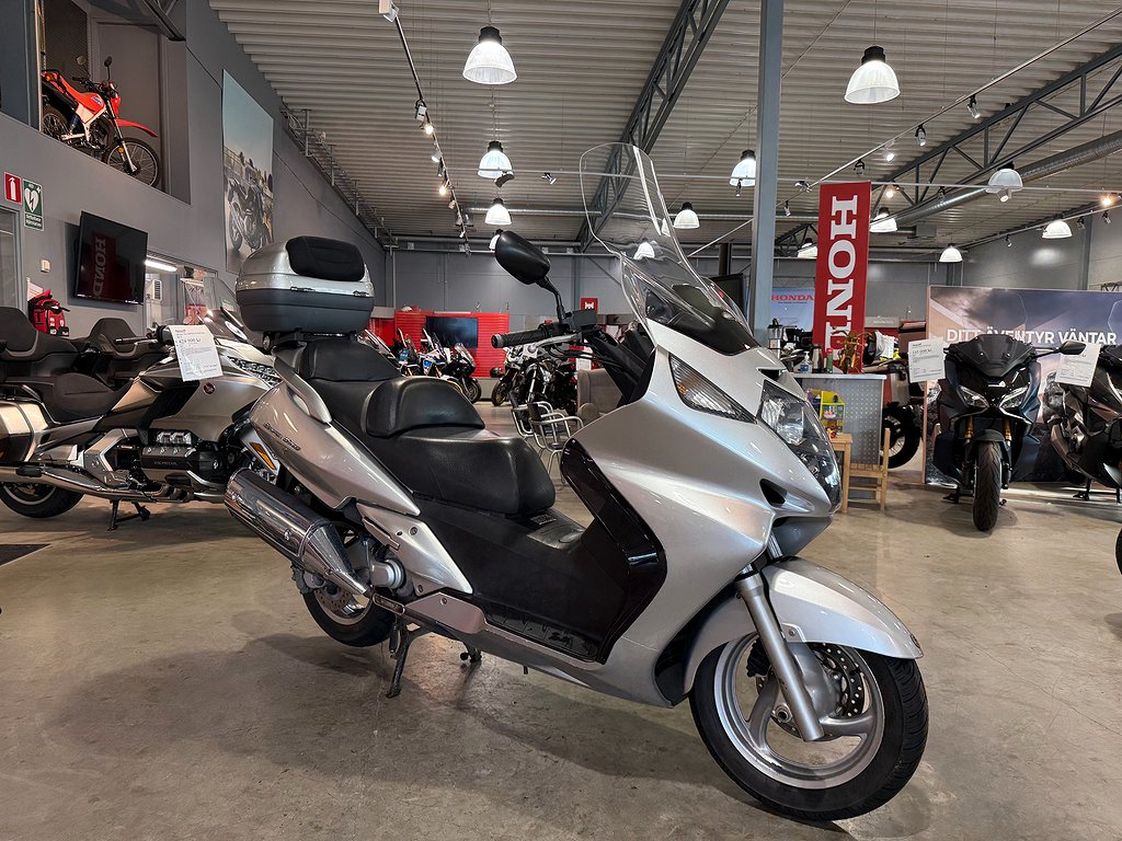 Honda FJS600 Silverwing  