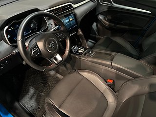 MG ZS EV Long Range Luxury 360° GPS Pano Pvärm S/V-hjul MOMS