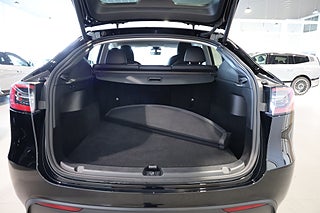 SUV Tesla Model Y 24 av 26