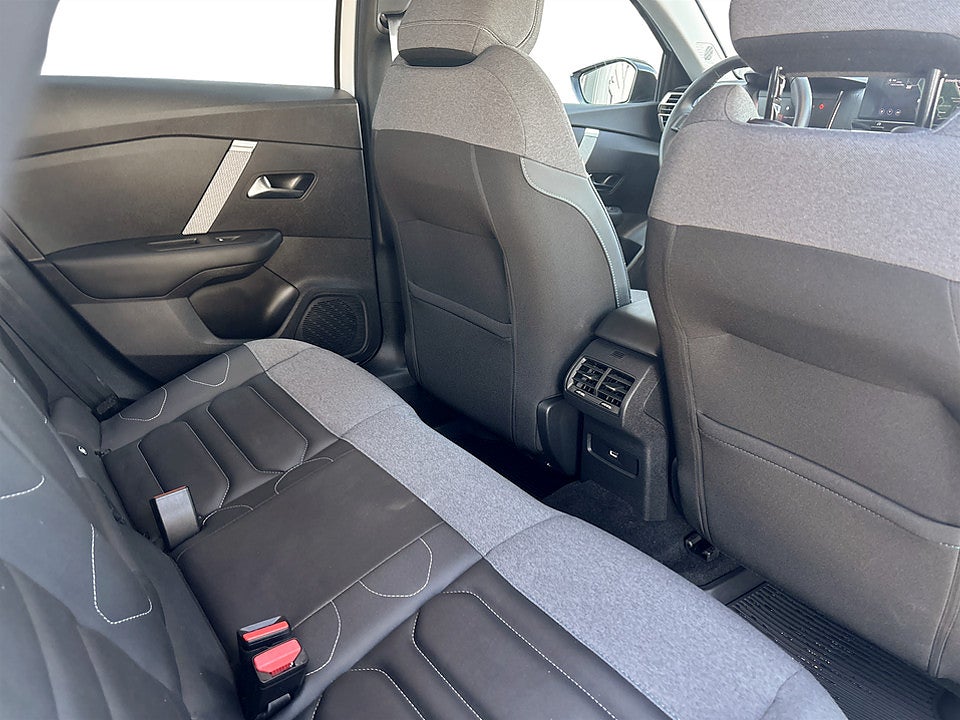 Bild på Citroën C4-X Shine 1.2 PT 130hk Aut B-KAMERA NAVI