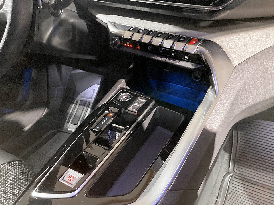 Bild på Peugeot 5008 GT 1.2 PT Aut 7-SITS B-KAMERA CARPLAY 130hk