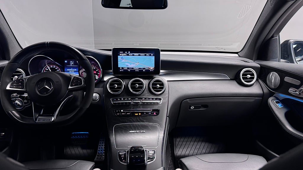 Mercedes-Benz GLC63 2019 - miniatyr 16