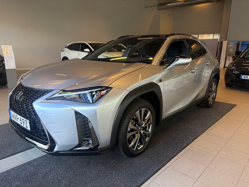 Lexus UX 250h CVT F Sport nyservad