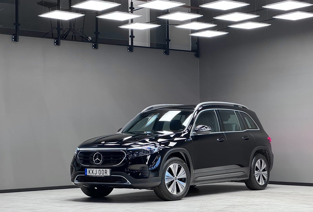 Mercedes-Benz EQB 300 4MATIC Progressive/ Värmare / Navi