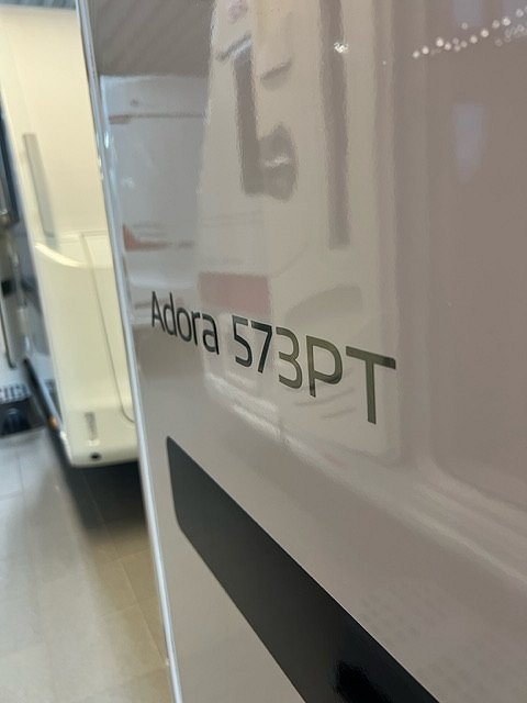 Adria Adora 573 PT "Kampanj AC och Campingnätter på köpet!"