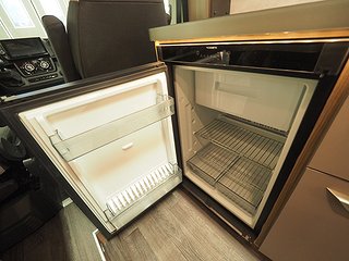Husbil-halvintegrerad Knaus Ti 550 MF Vansation | 18 av 25