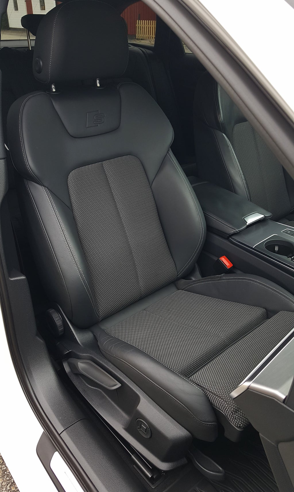 Audi A6 2020 - miniatyr 25