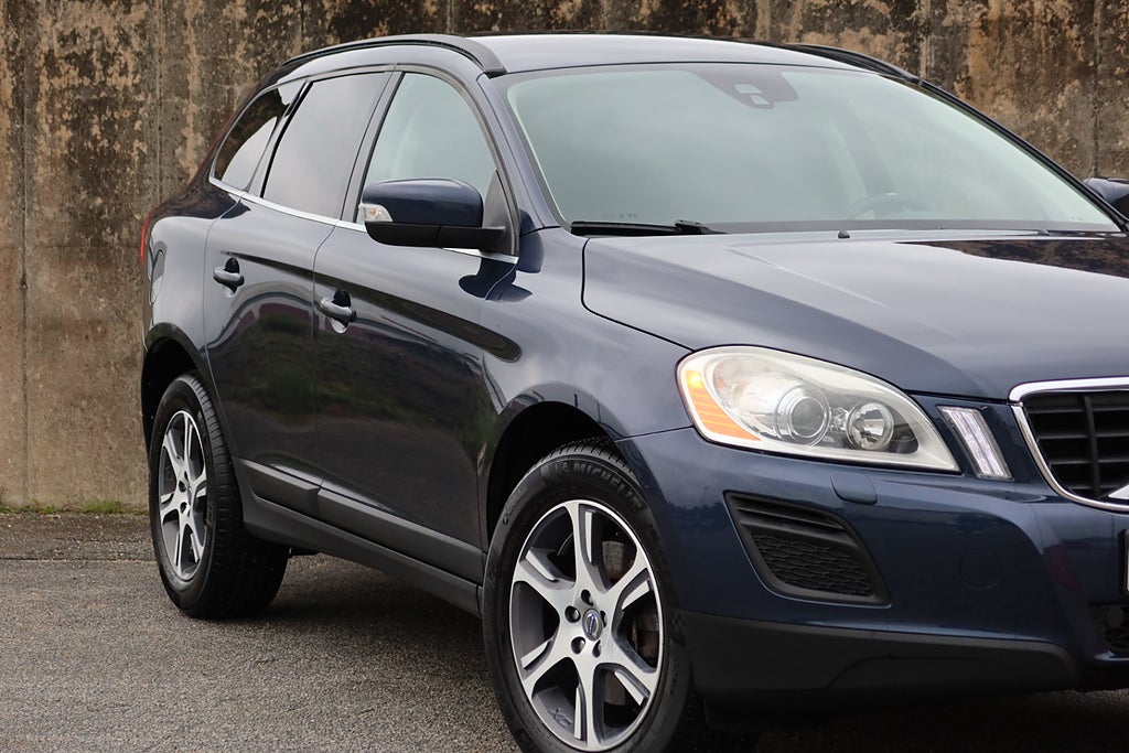 Volvo XC60 D4 163hk Momentum Drag D-Värmare Nybytt Kamrem 2-Ägare