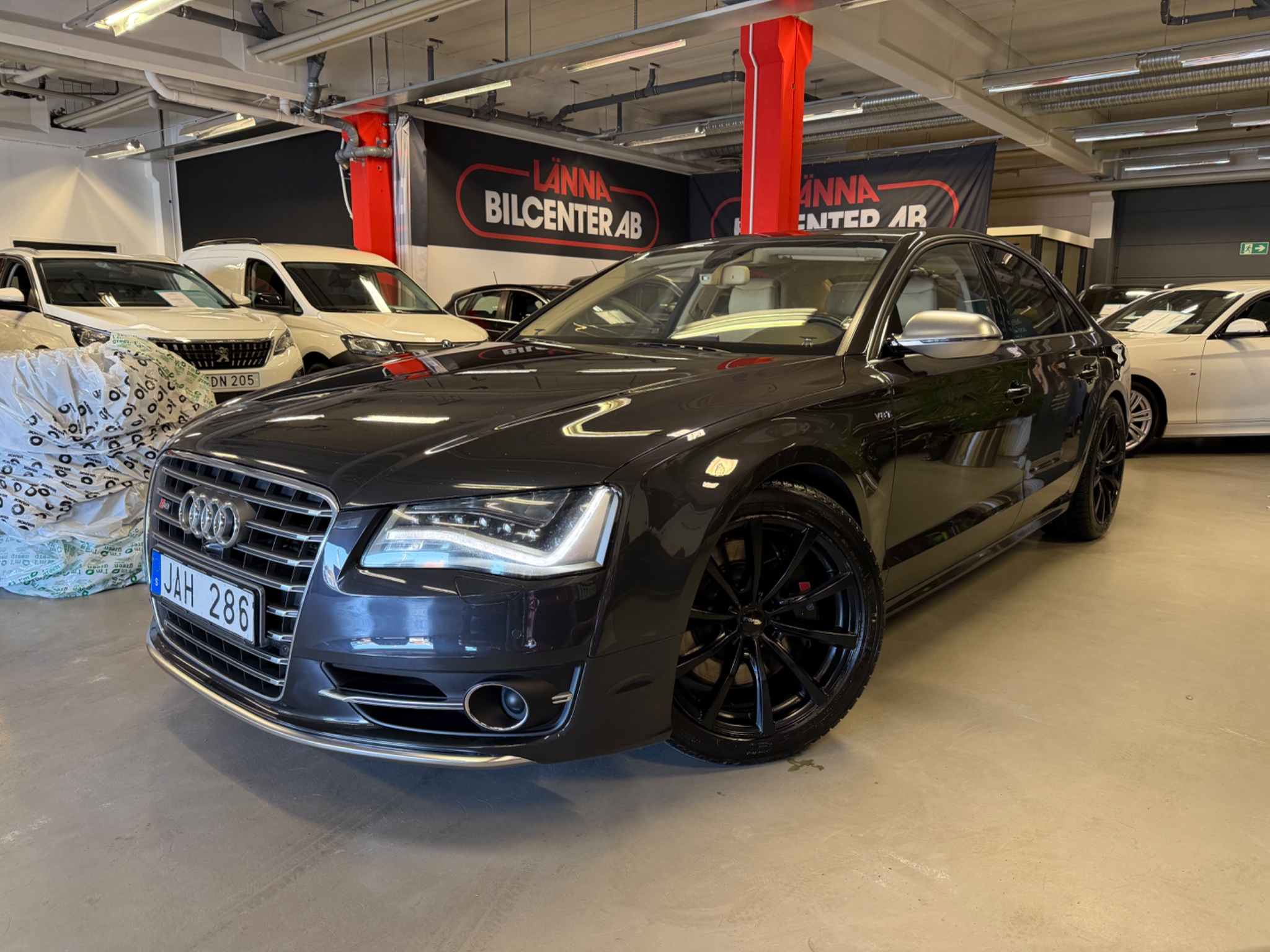 Audi S8 2013, kuva 2/62