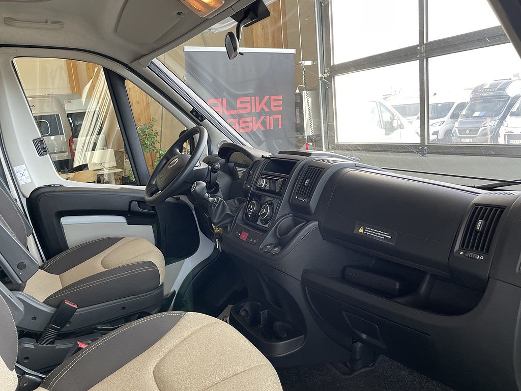 Pilote C 700 S /B-körkort/6-bältad/6-sovplatser - Pilote