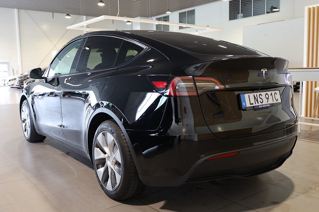 Tesla Model Y Standard Range RWD Navi Kamera Leasbar Drag Pano 2023