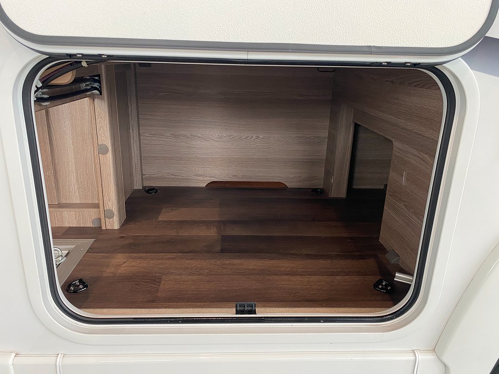 Kabe TMX 880 LT /Automat/AC/Solcell/ALDE/Taksäng/Ugn/5 bältad - Kabe