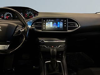Peugeot 308 sw 1.2 PureTech 130 Allure SoV-Däck/Pano/P-Sens/Värmare – bild 11