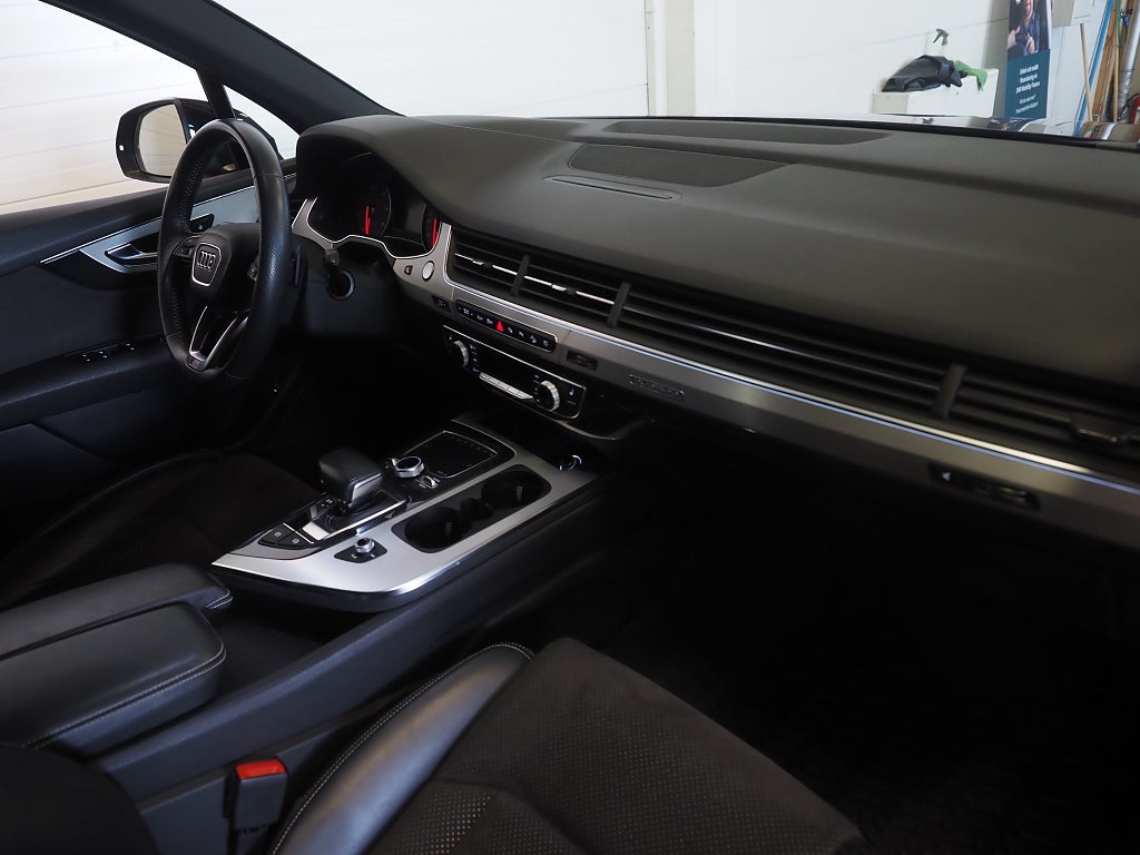 Audi Q7 TDI 272hk S-line  7-sits |Drag|Navi|Kamera|D-värm| 2018