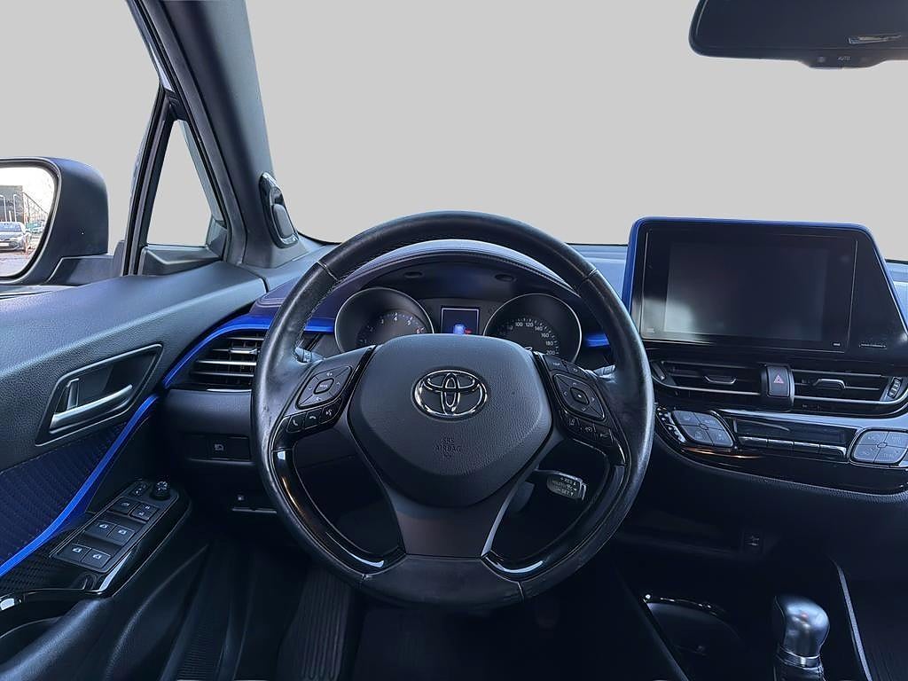 Toyota C-HR 2017 - miniatyr 9