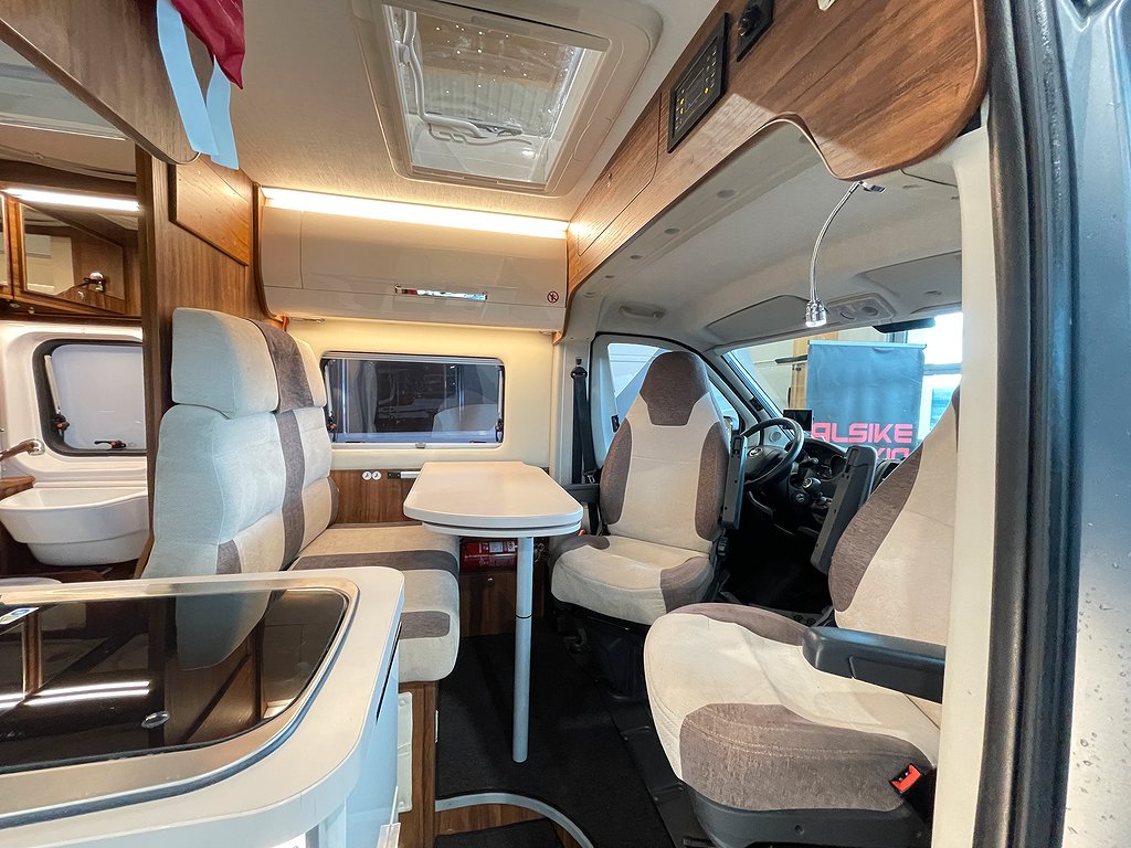 Karmann Davis 620 / AC bodel / Solcell x2/ Långbädd / 3500kg - Karmann