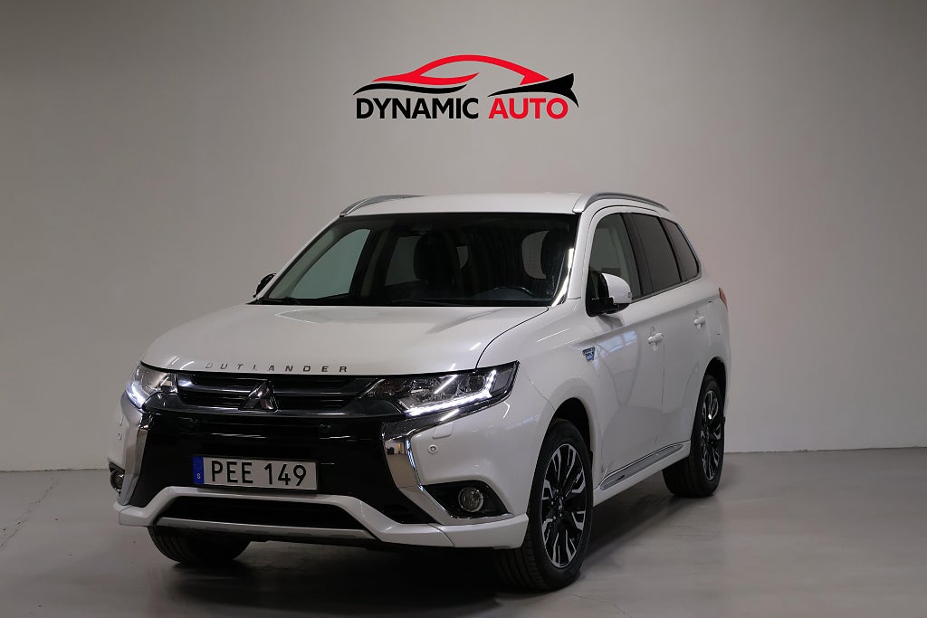 Mitsubishi Outlander PHEV 4WD CVT-Dragkrok-Rattvärme-CarPlay-Kamera-Garanti
