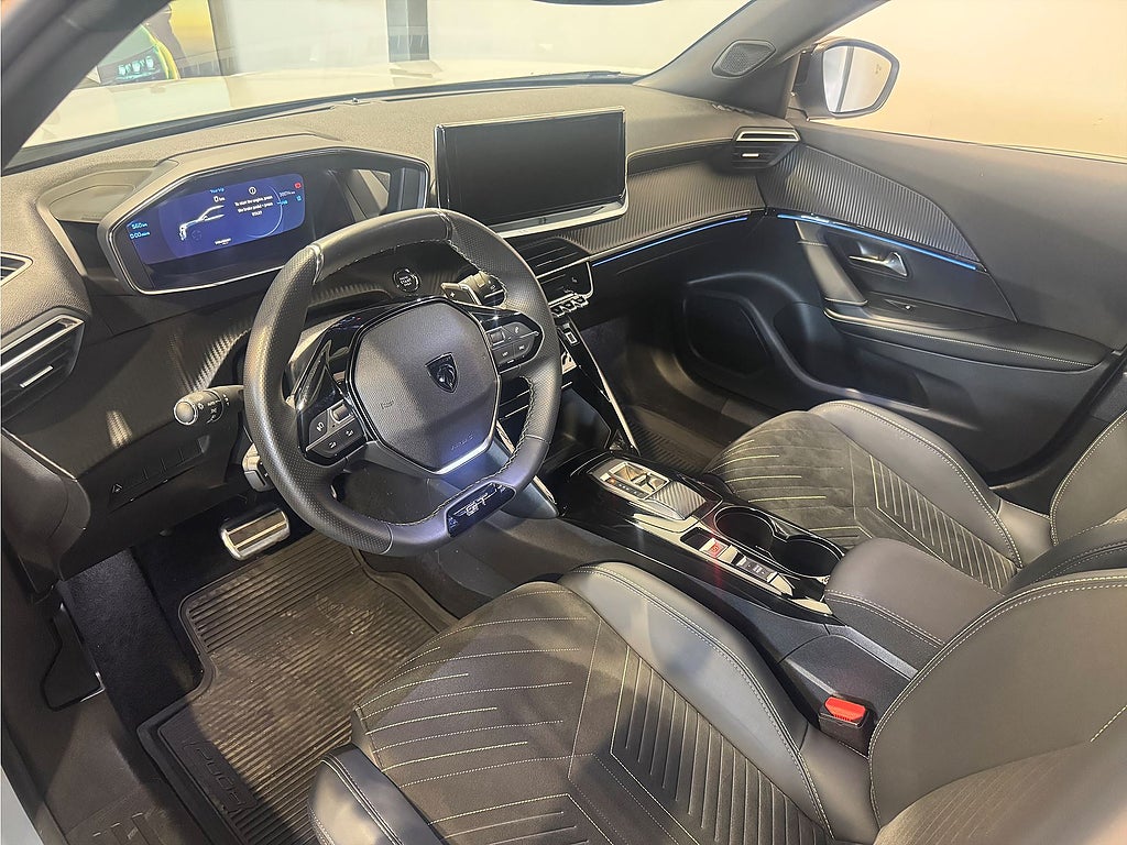 Bild på Peugeot 2008 GT 1.2 PT 130hk Aut - B-KAMERA, CARPLAY